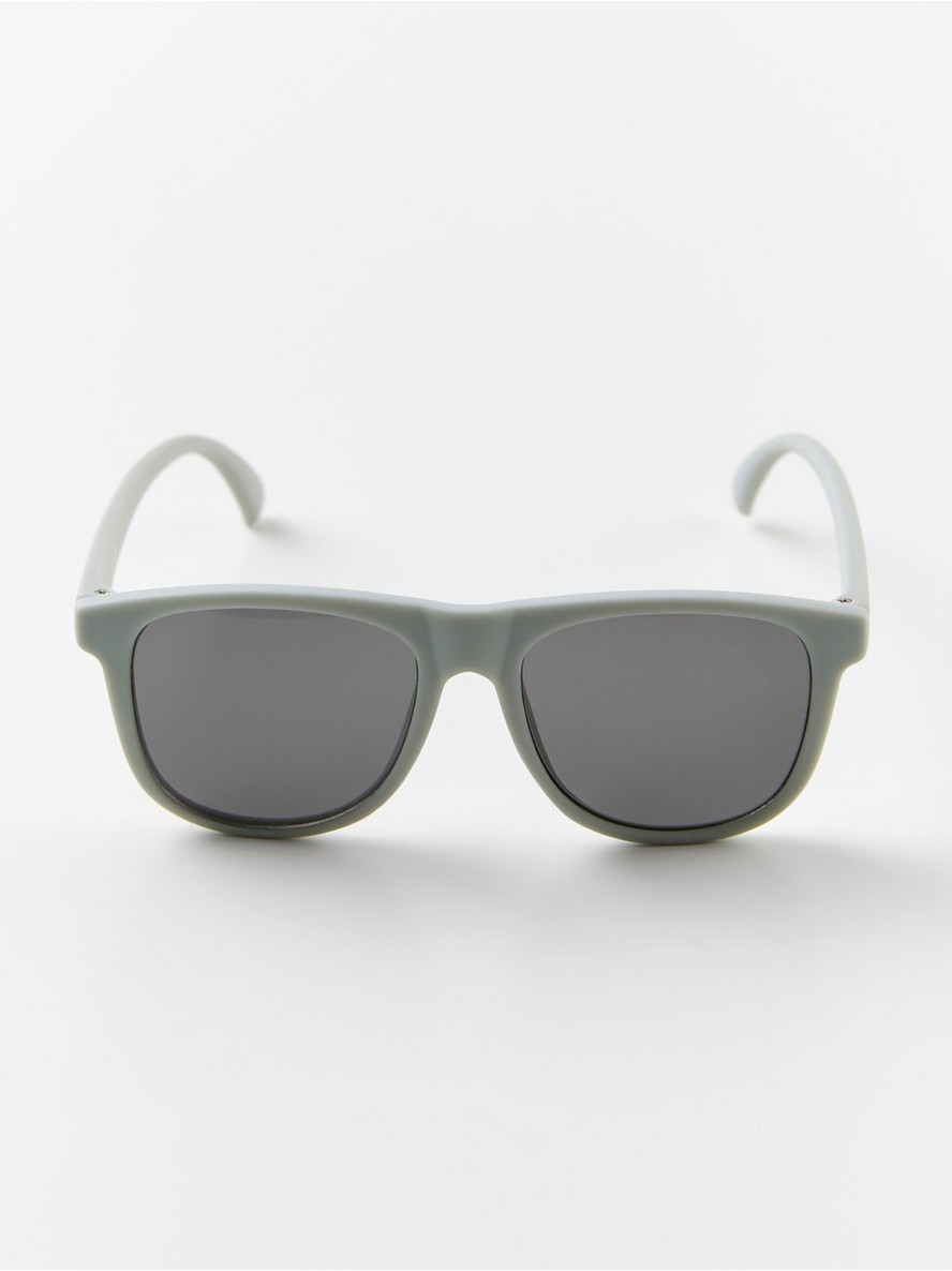 Sunglasses with matte finish