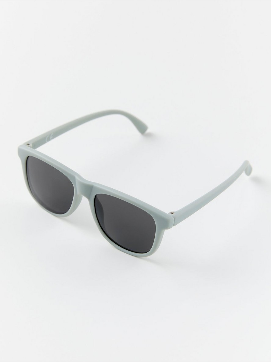Sunglasses with matte finish