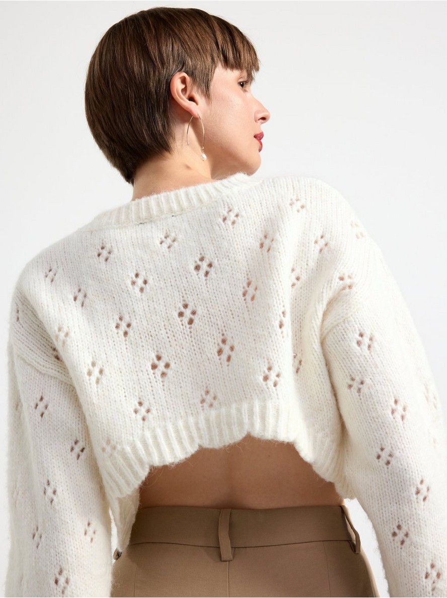 Cropped knitted jumper