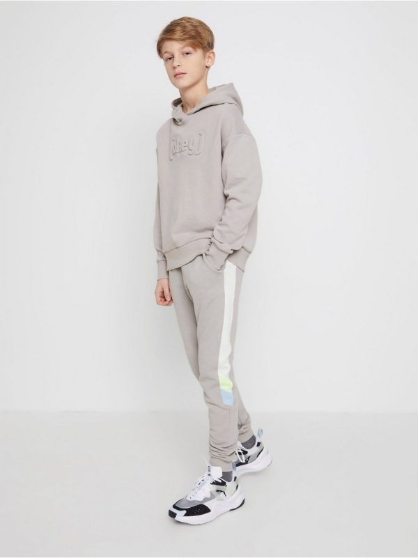 Sweatpants with two-tone side stripes
