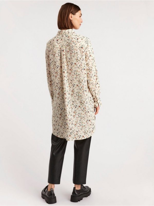 Long shirt with abstract pattern
