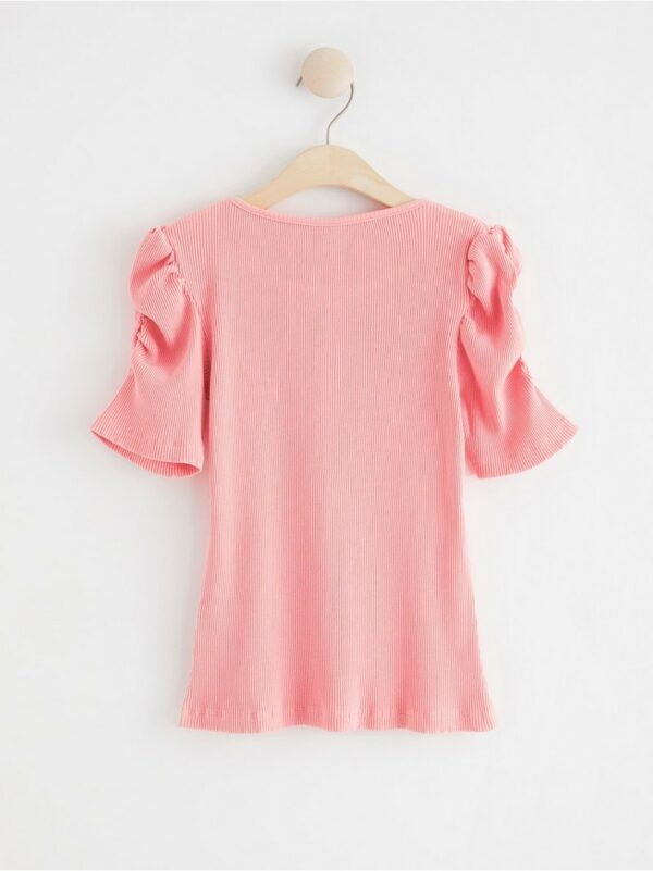 Ribbed top with puff sleeves