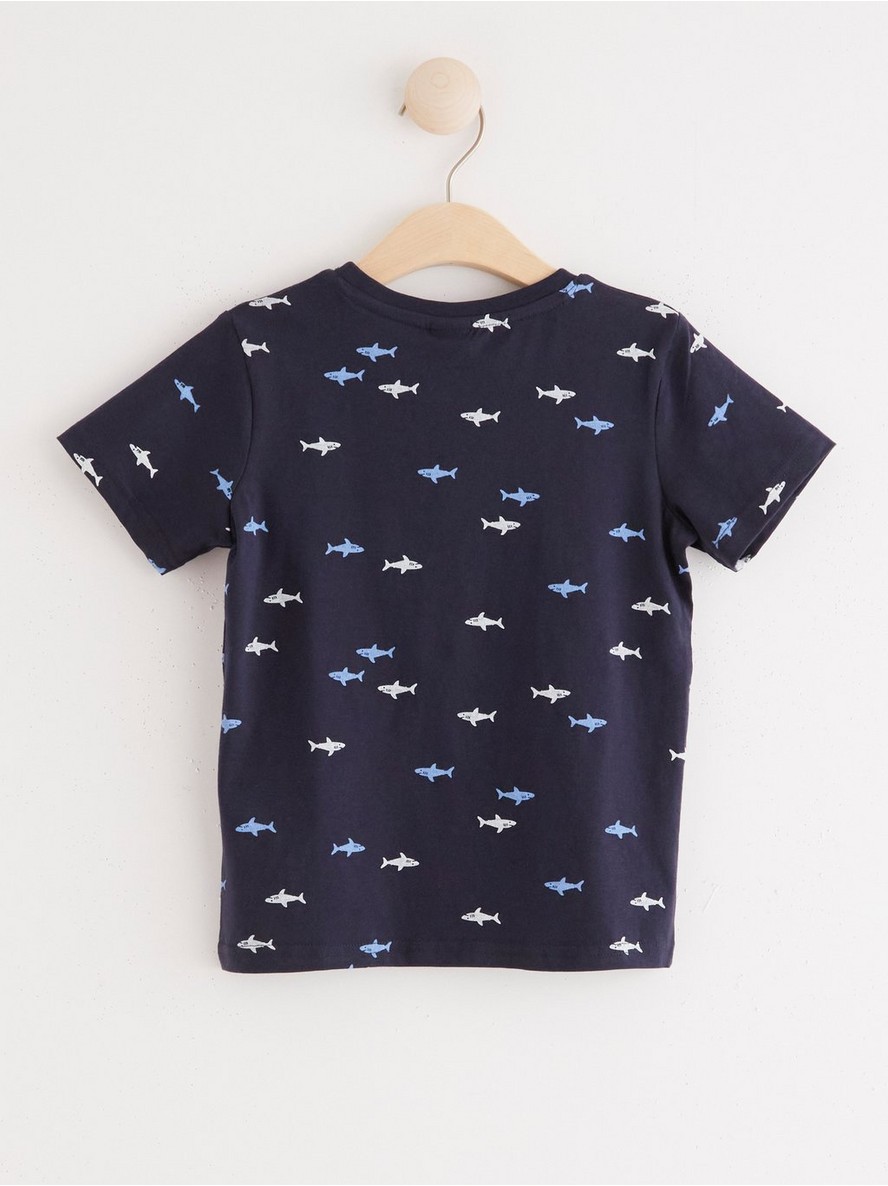 Short sleeve top with sharks
