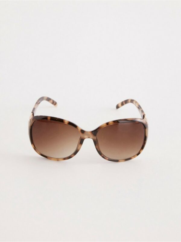 Sunglasses with golden details
