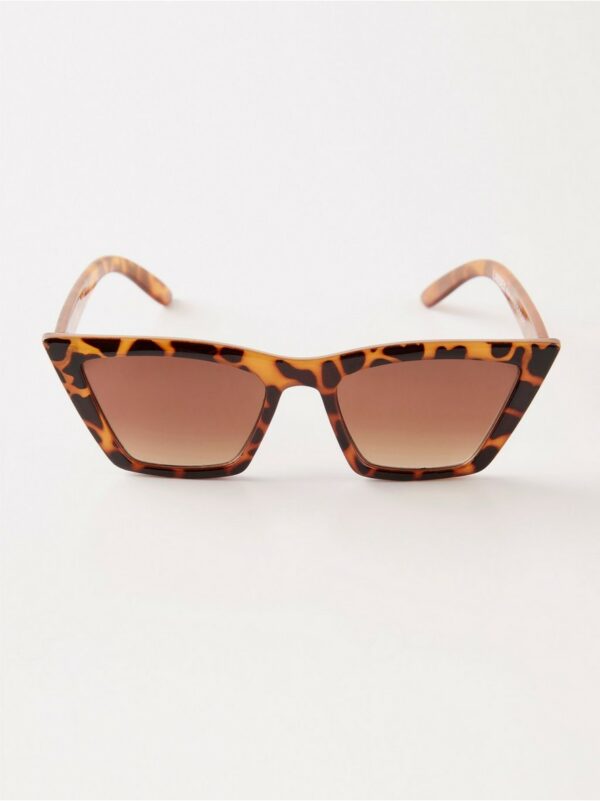 Square cat eye sunglasses