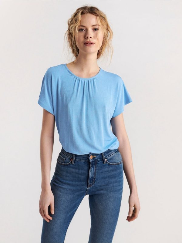 Short sleeve top with gatherings