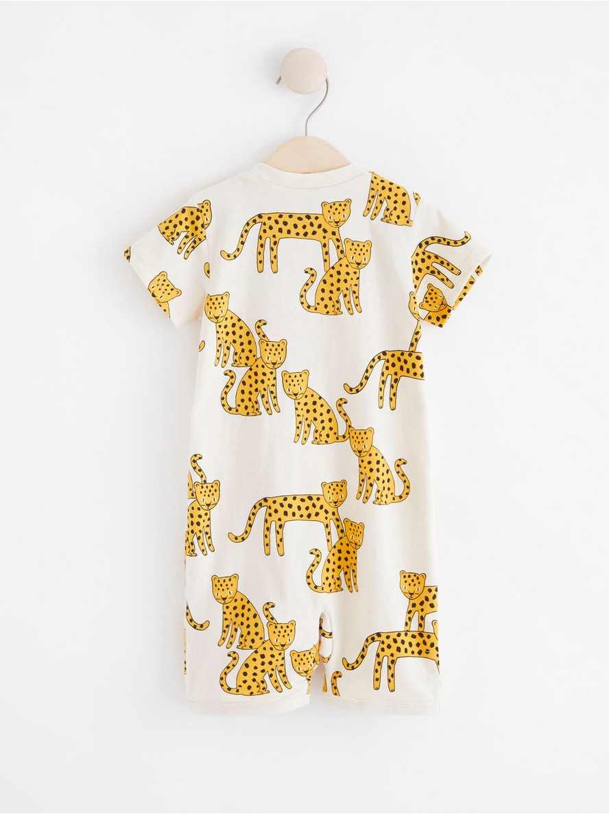 Pyjamas with leopards
