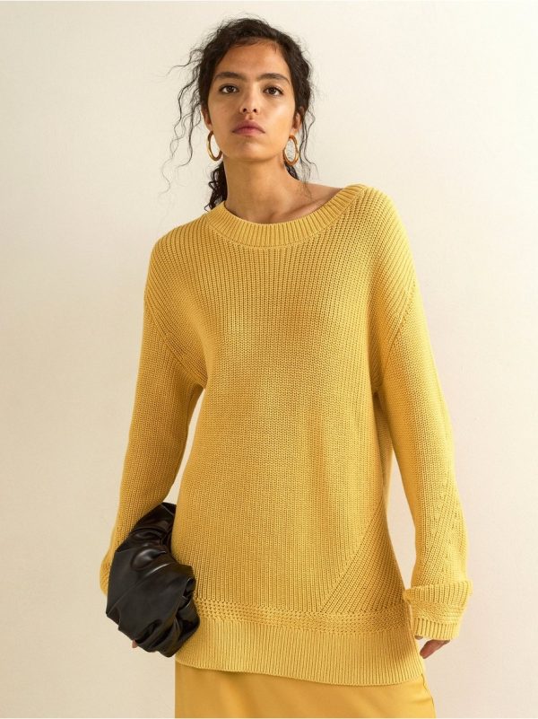 Long knitted jumper
