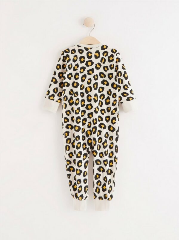 Pyjamas with leo print
