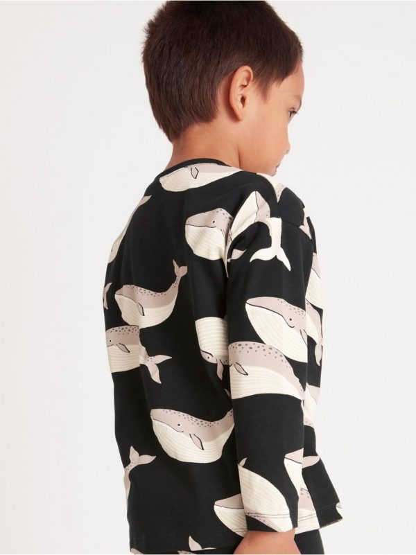 Long sleeve top with whales