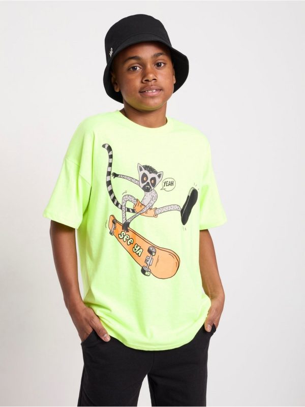 T-shirt with skateboard print