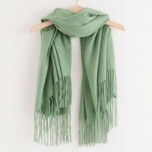 Square scarf with fringes