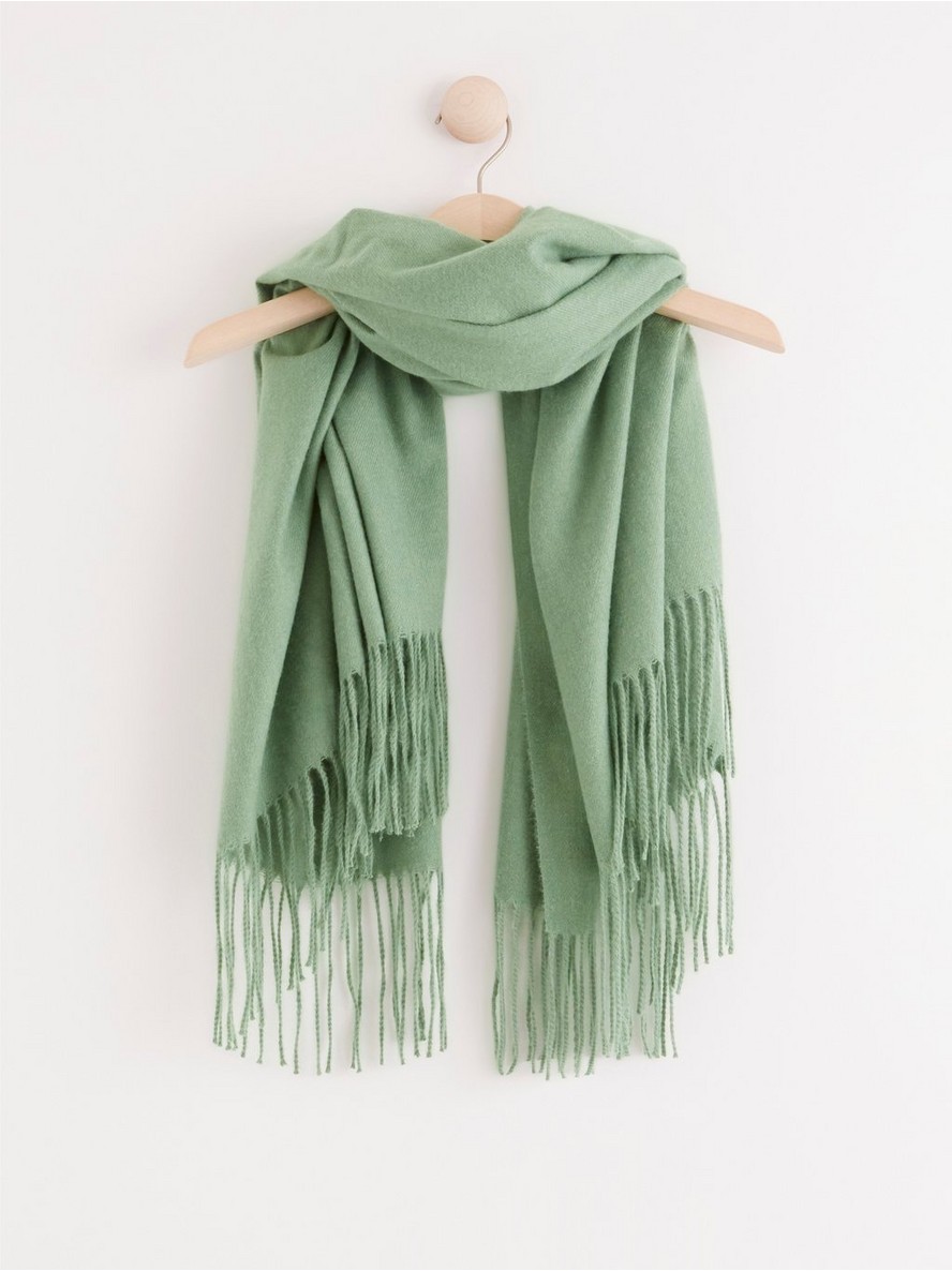 Square scarf with fringes