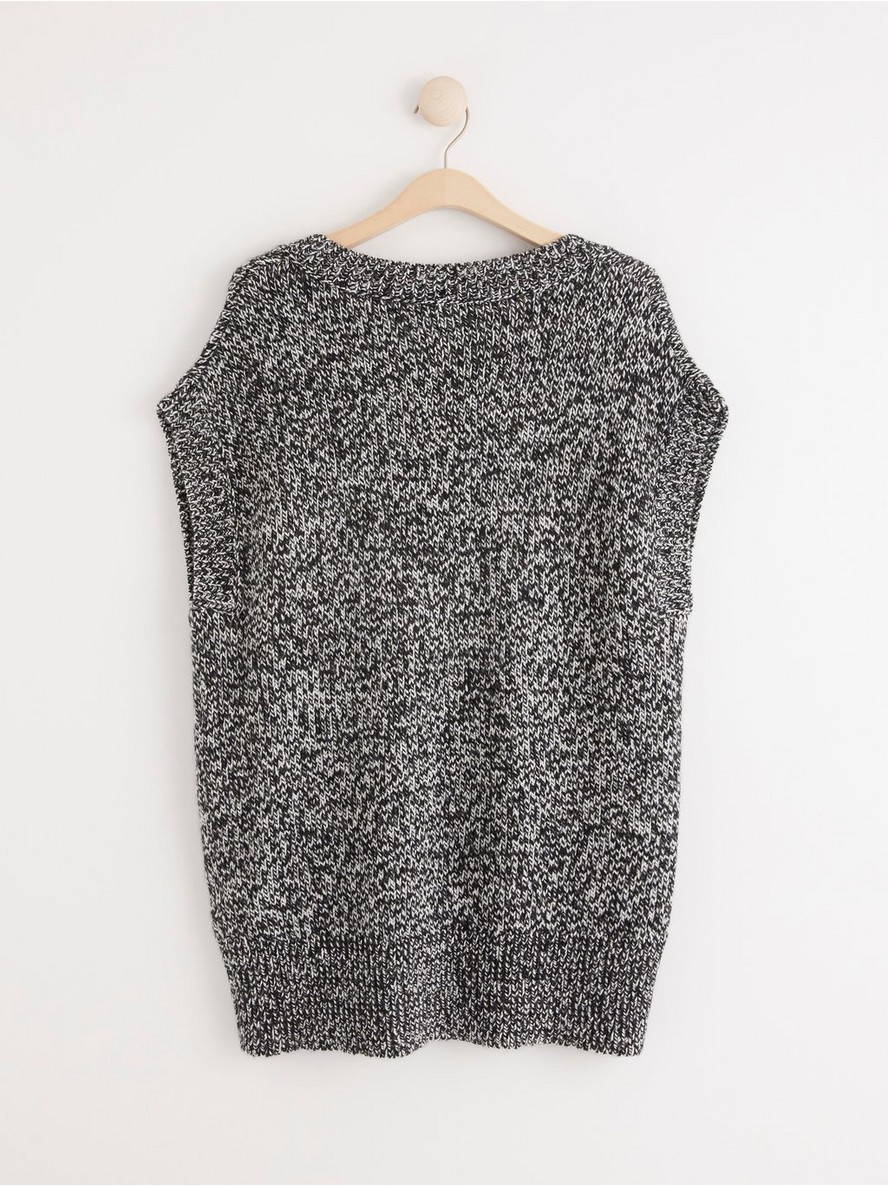 Oversized knitted vest