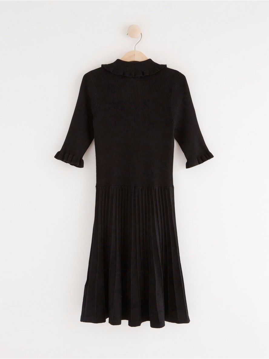 Fine-knit dress with collar and frills