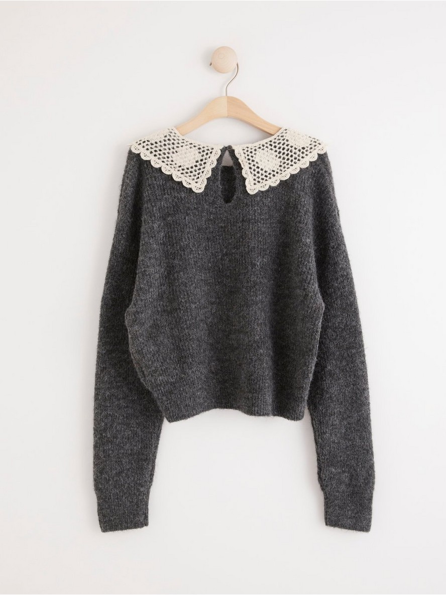 Knitted jumper with crochet lace collar