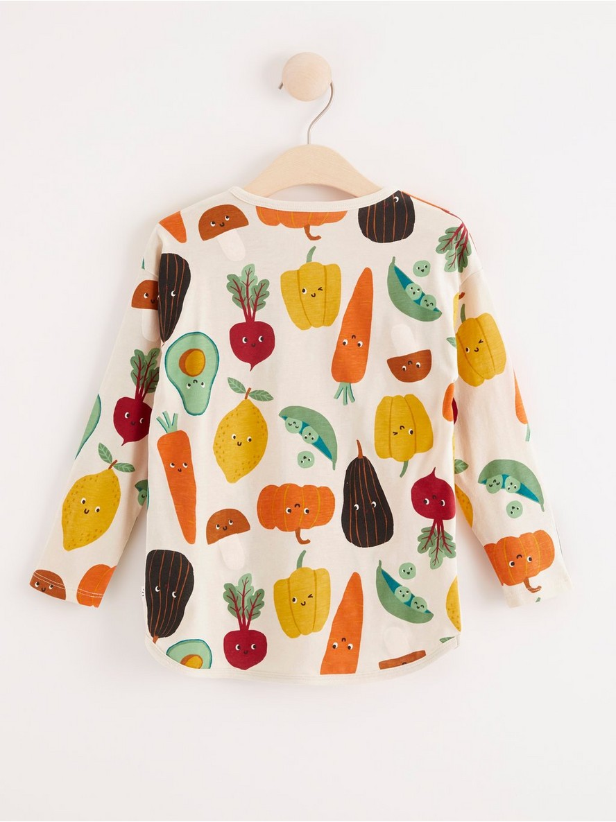 Long sleeve top with vegetables