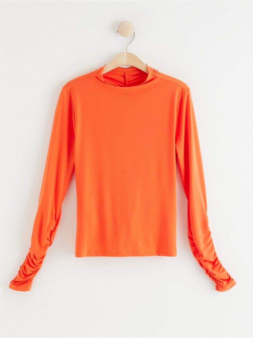 Long sleeve top with ruching