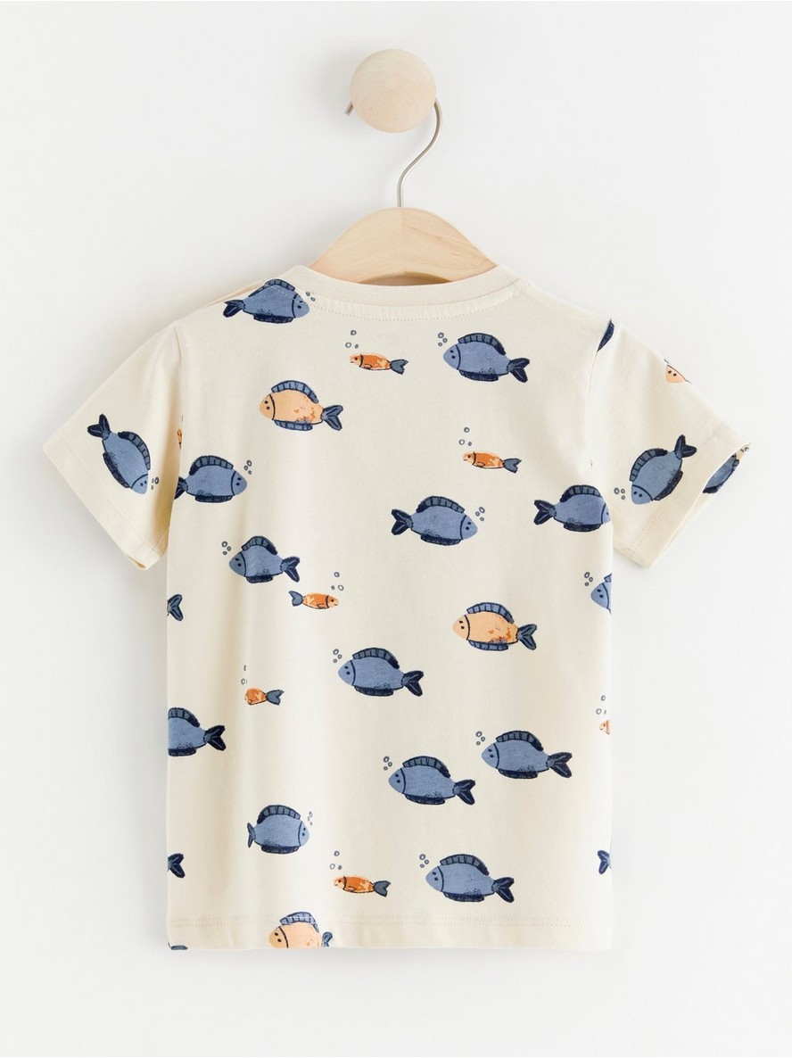 Short sleeve top with fish