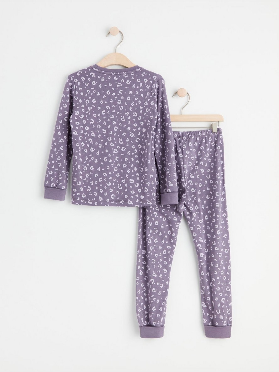 Pyjama set with leo print
