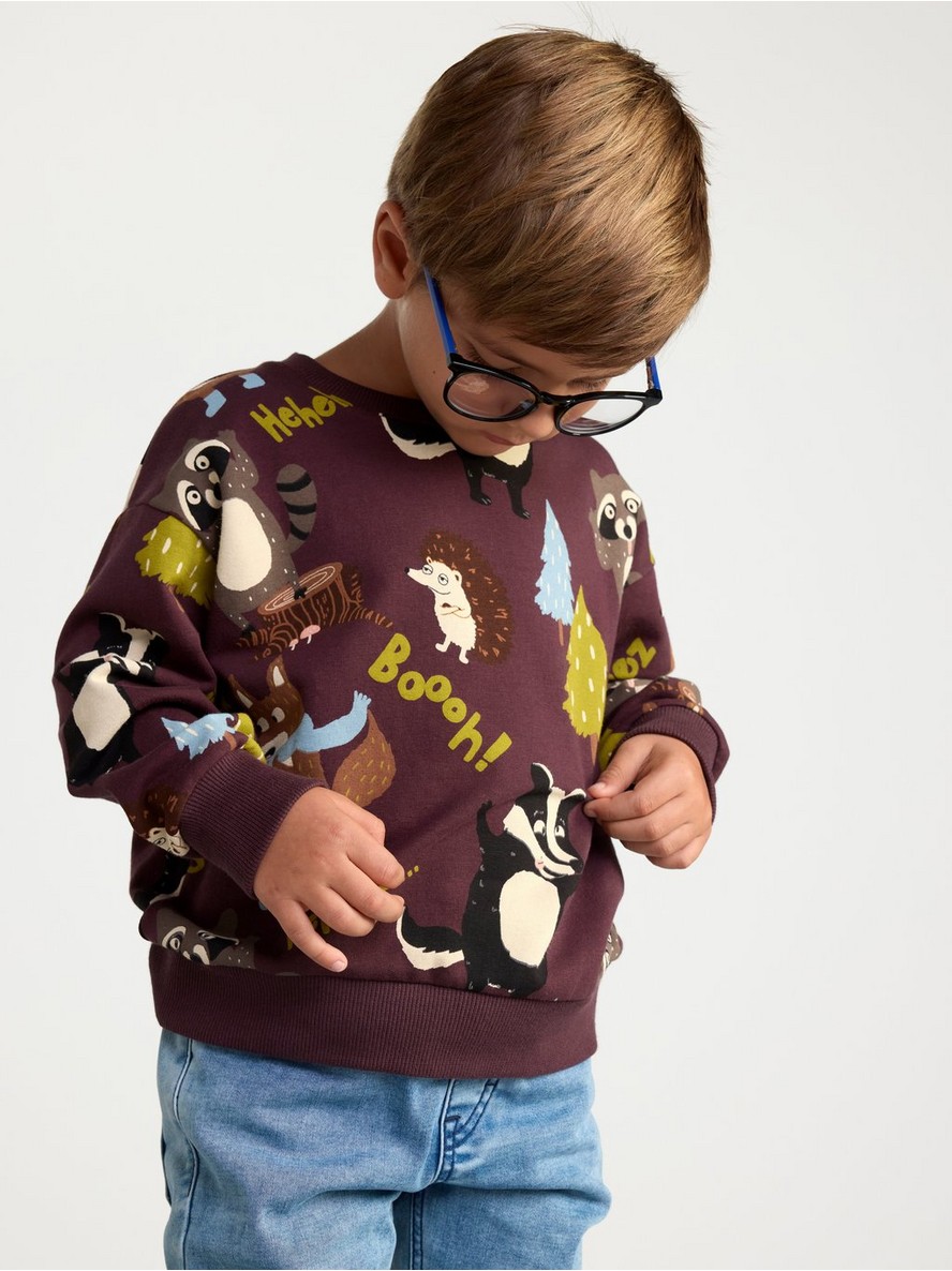 Sweatshirt with brushed inside and forest animals