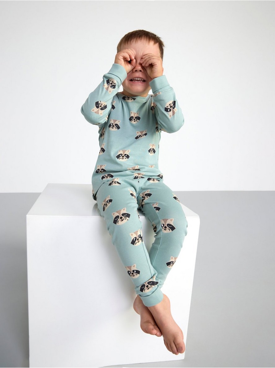 Pyjama set with raccoons