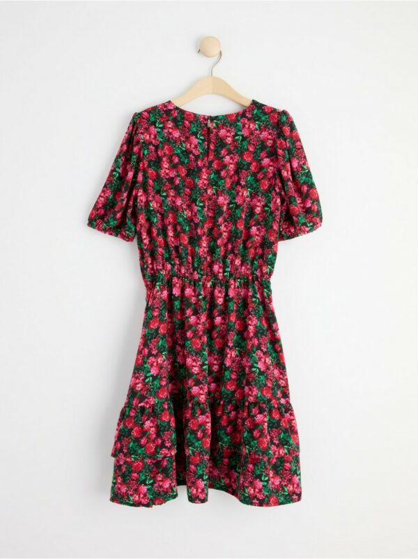 Short sleeve dress with flowers