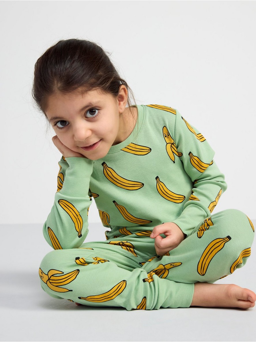 Pyjama set with bananas