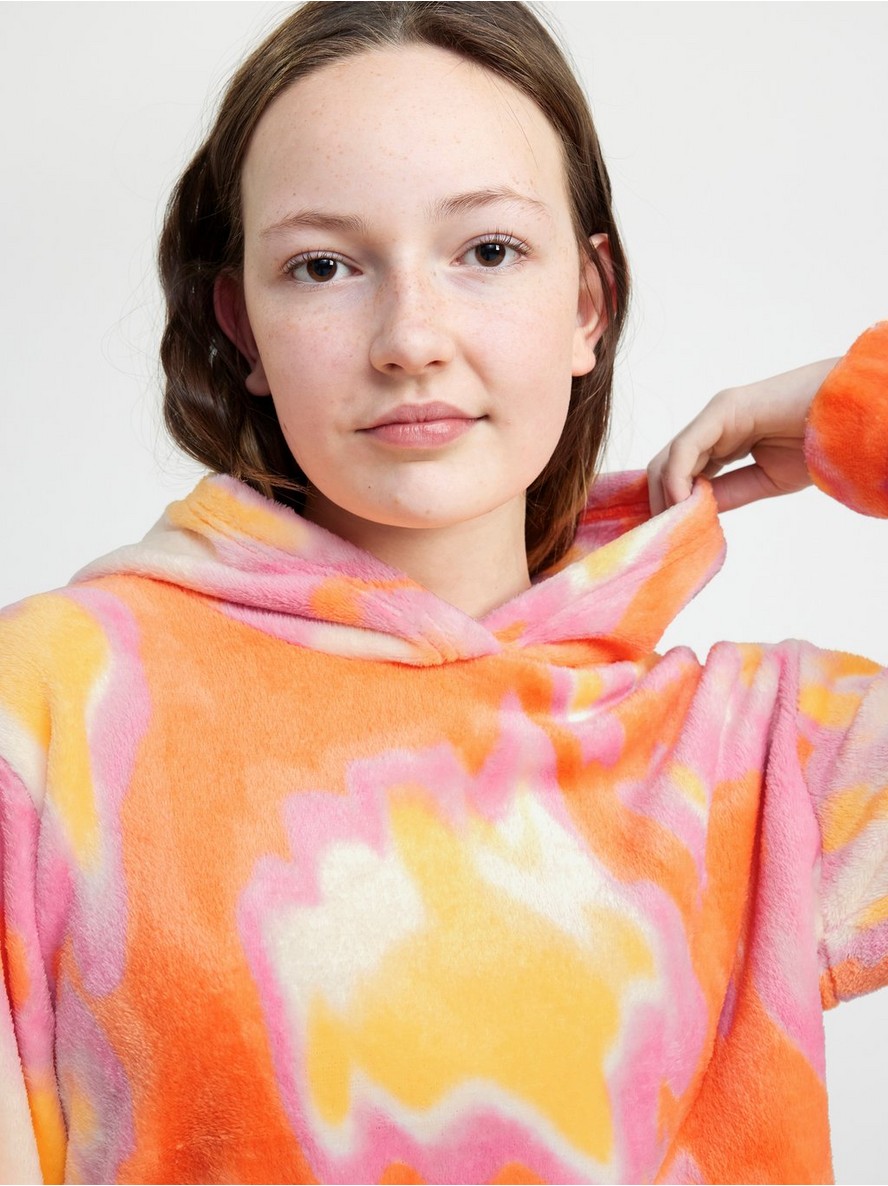 Fluffy hoodie with tie dye print