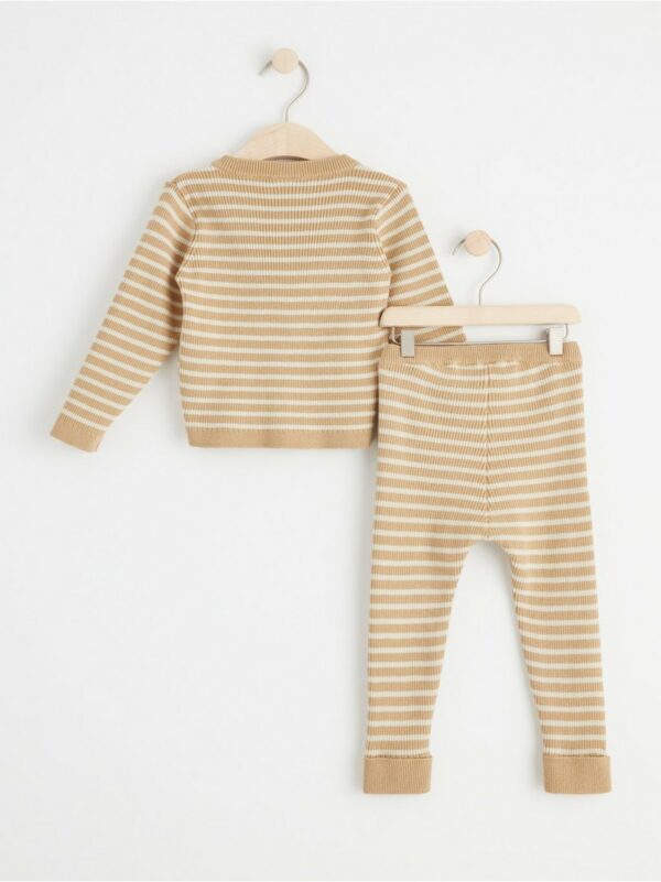 Set with knitted cardigan and leggings
