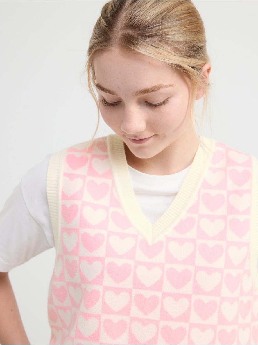 Knitted vest with hearts