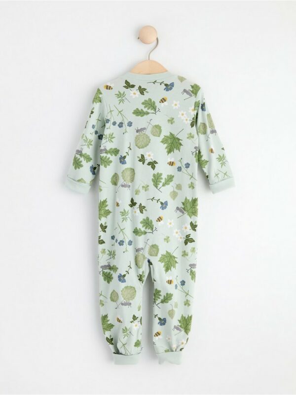 Pyjamas with leaves and flowers