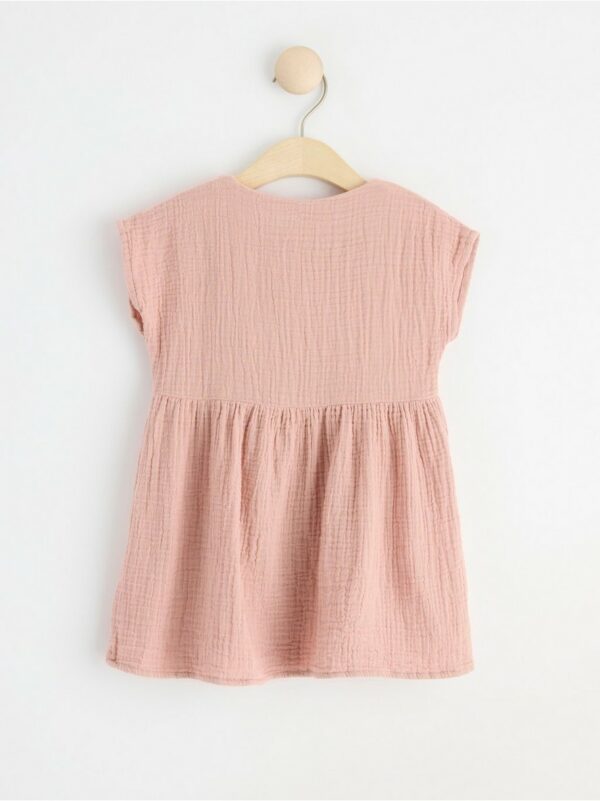 Crinkled cotton dress with buttons