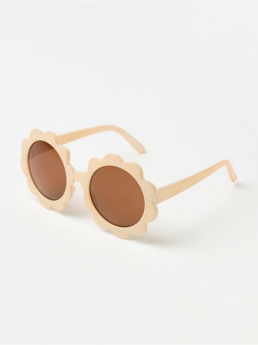 Flower shaped sunglasses