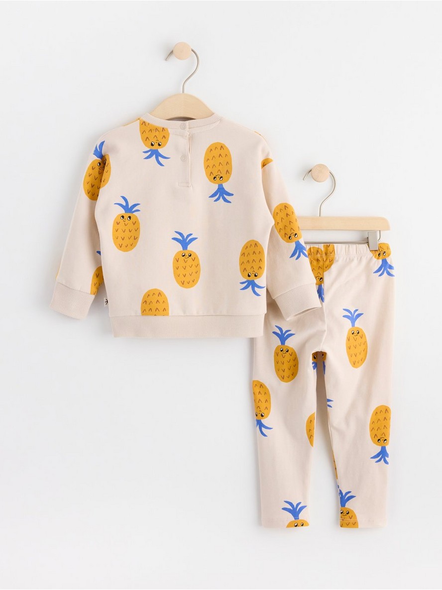 Set with sweatshirt and leggings with pineapples
