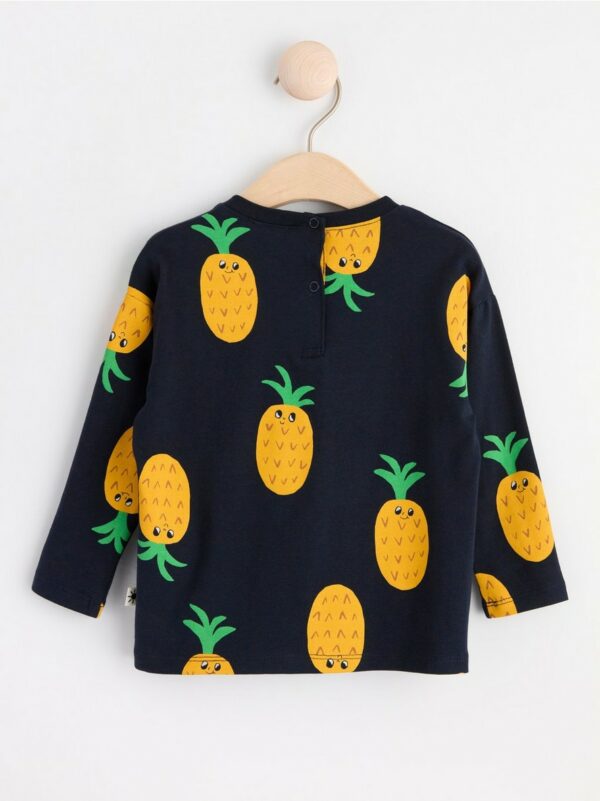 Long sleeve top with pineapples