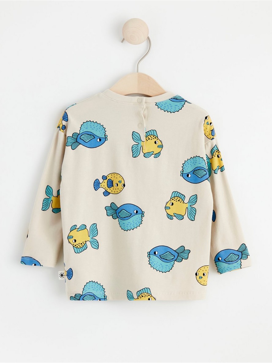 Long sleeve top with fish