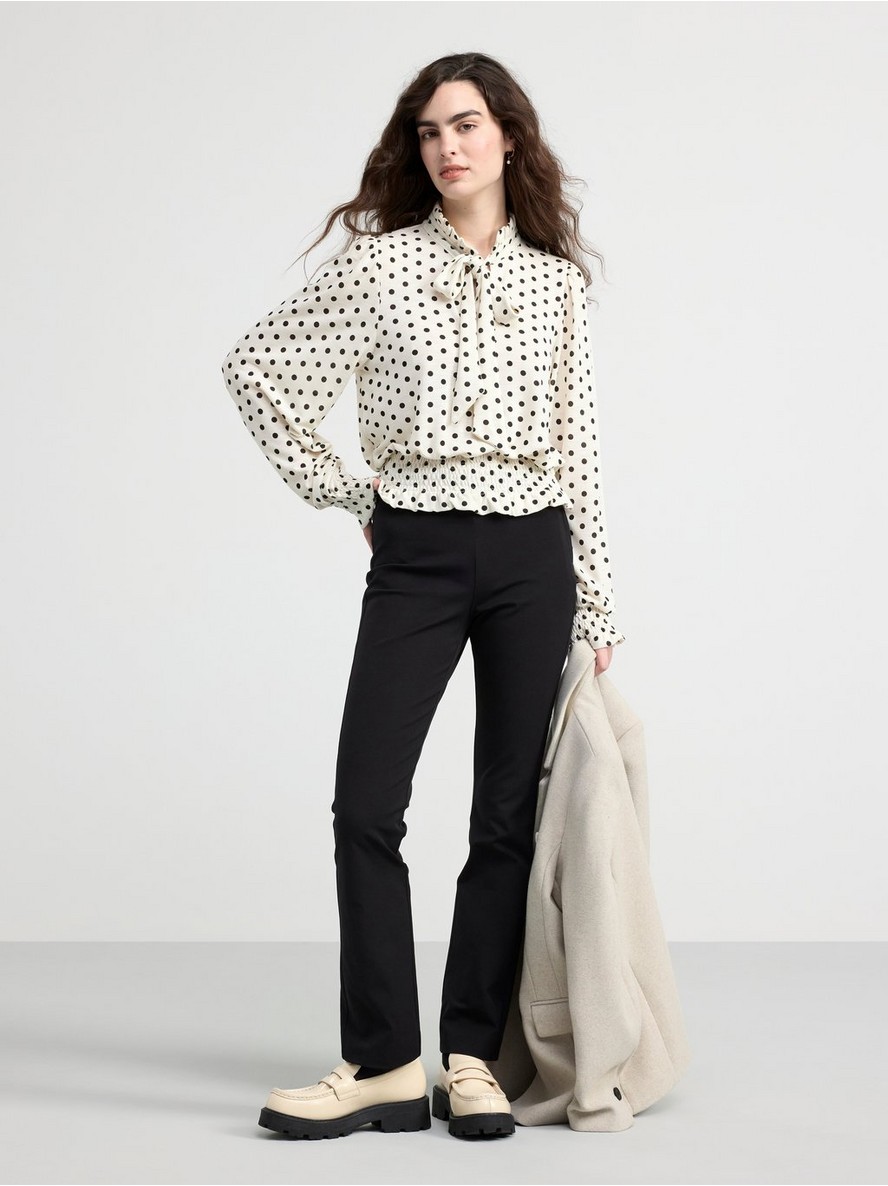 Long sleeve top with frill collar