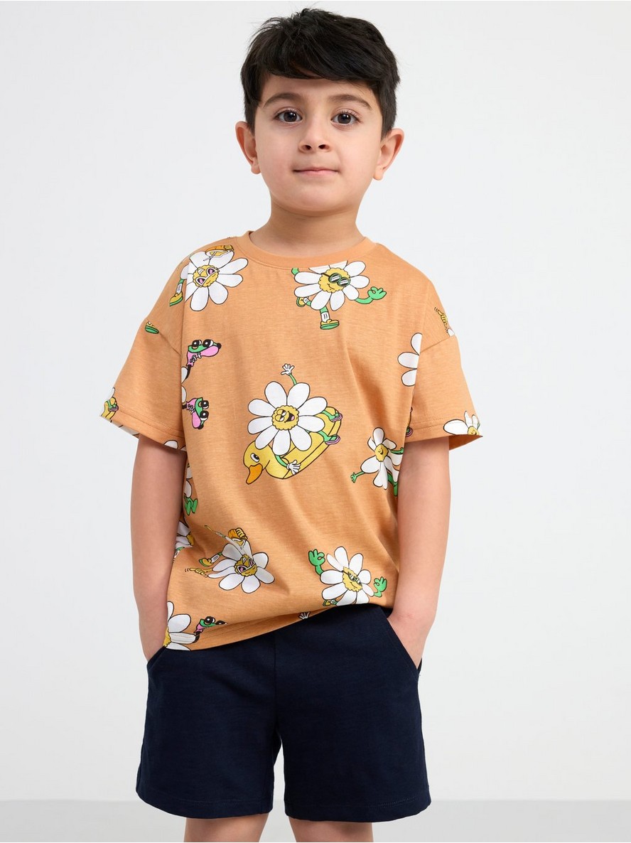 T-shirt with cool flowers