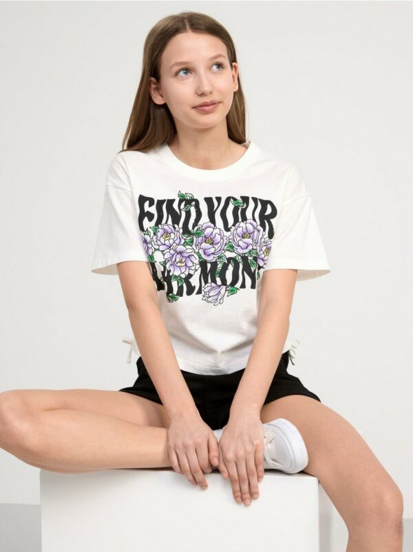 Cropped t-shirt with print and gatherings