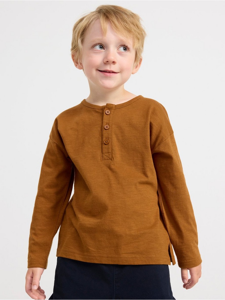 Long sleeve top with buttons