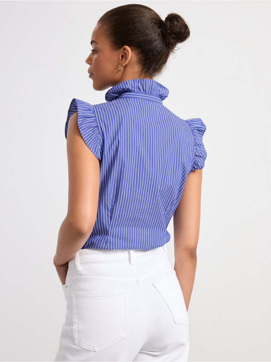 Sleeveless blouse with frills