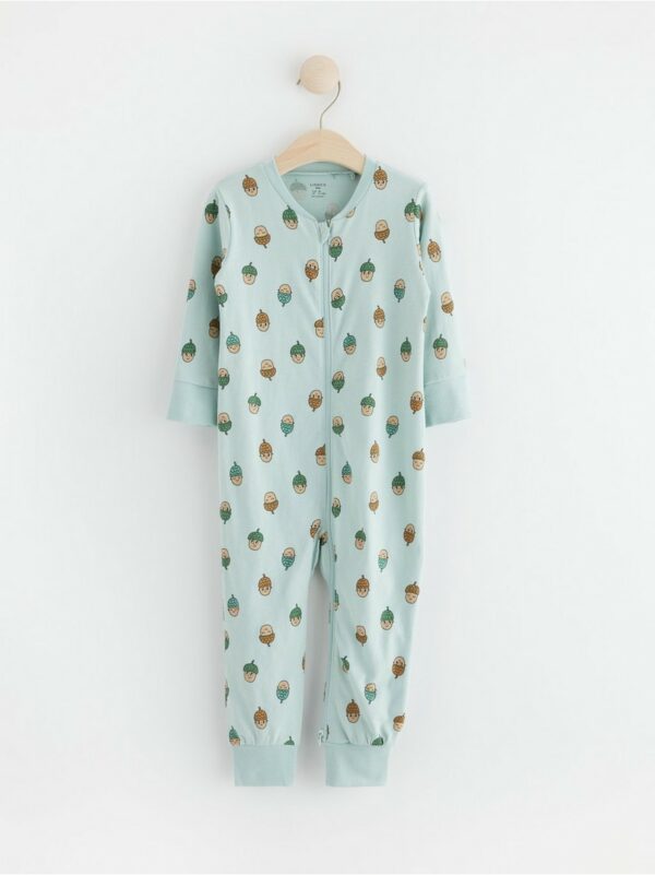 Pyjamas with acorn