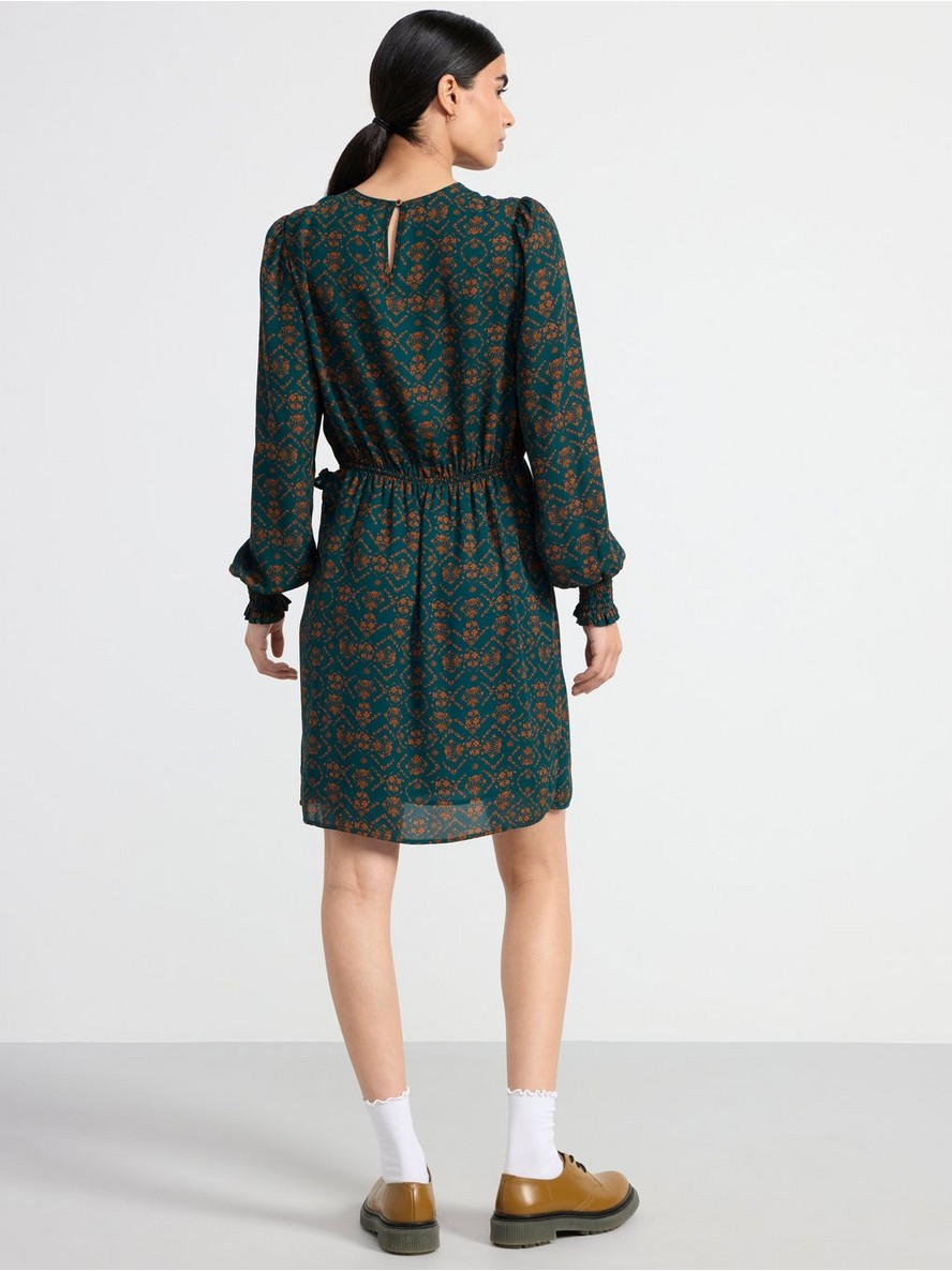 Long sleeve dress with pattern
