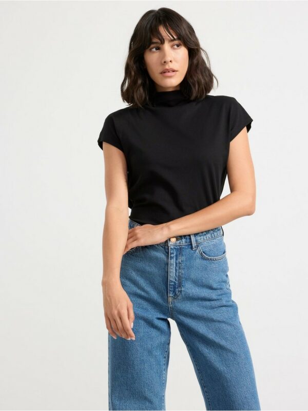 Short sleeve fitted top