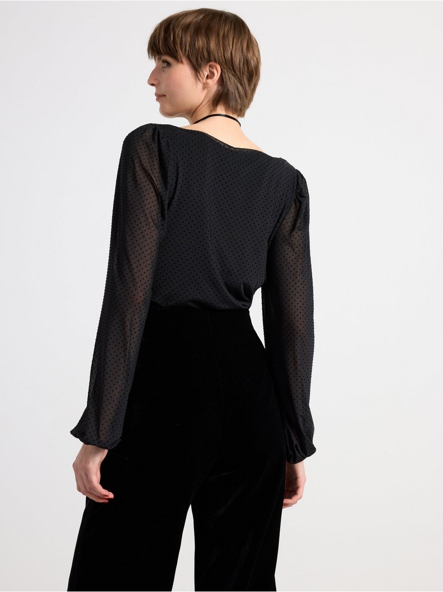 Long sleeve top with gatherings